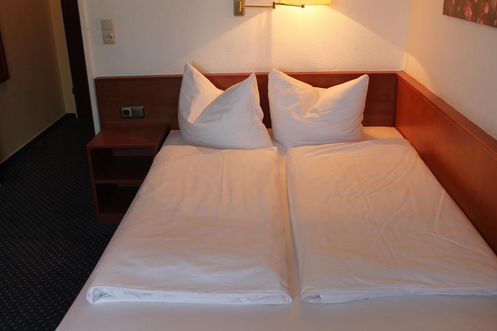 Hotel-Restaurant Seegarten Quickborn Quickborn  Ruang foto